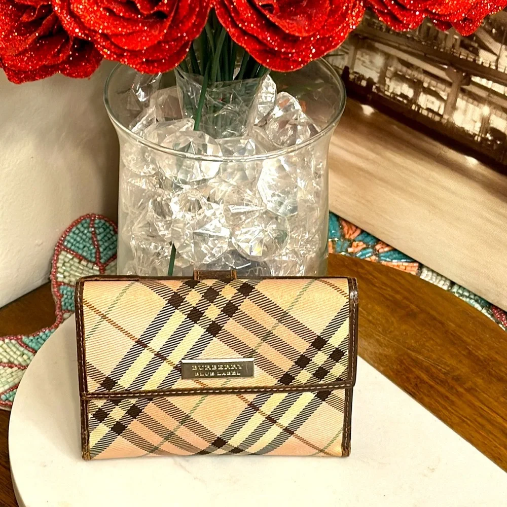 Burberry Bifold wallet Nice clean - Picture 12 of 13